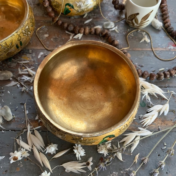 ANTIQUE HAND-PAINTED INDIAN KASHMIRI BRASS INLAY DECORATIVE BOWL - Picture 2 of 10